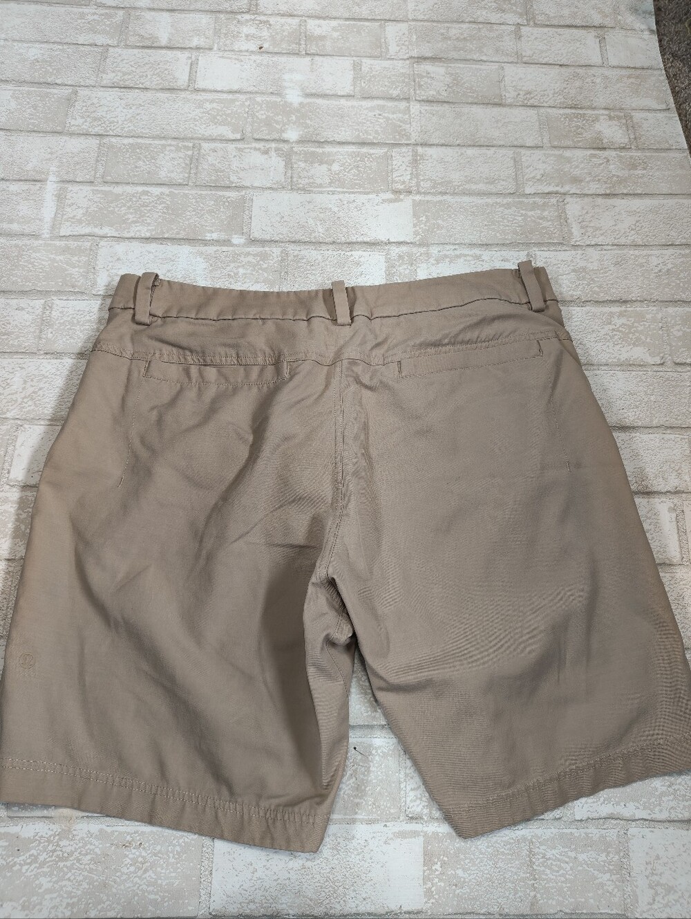 Lululemon Tan Commisson Shorts - Picture 4 of 8
